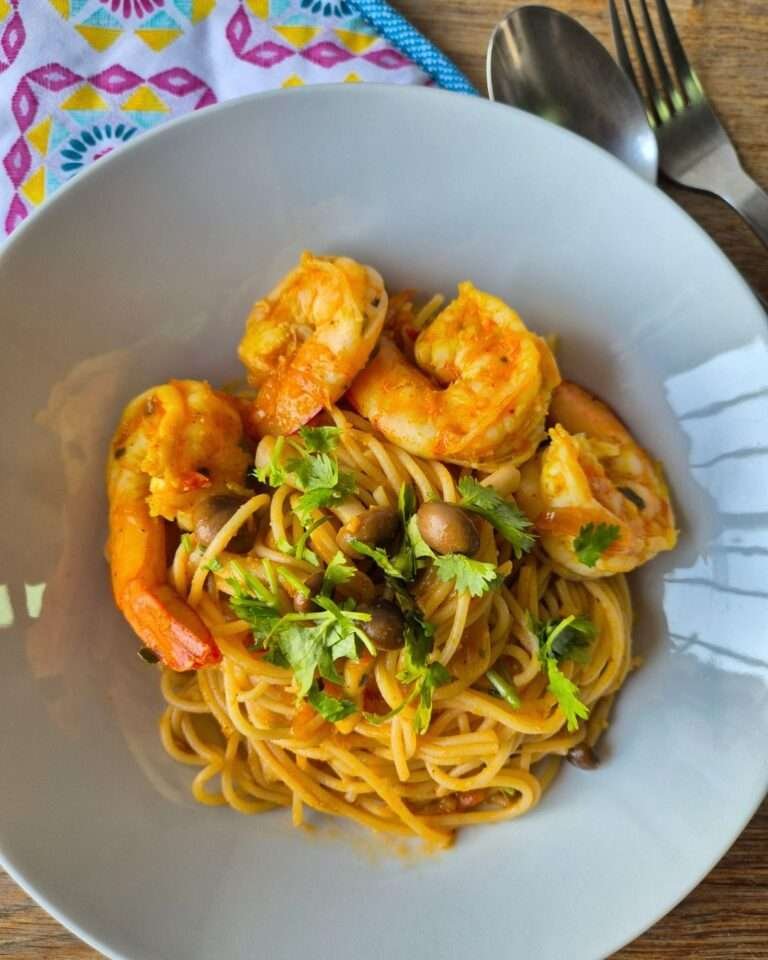Tom yum prawn spaghetti